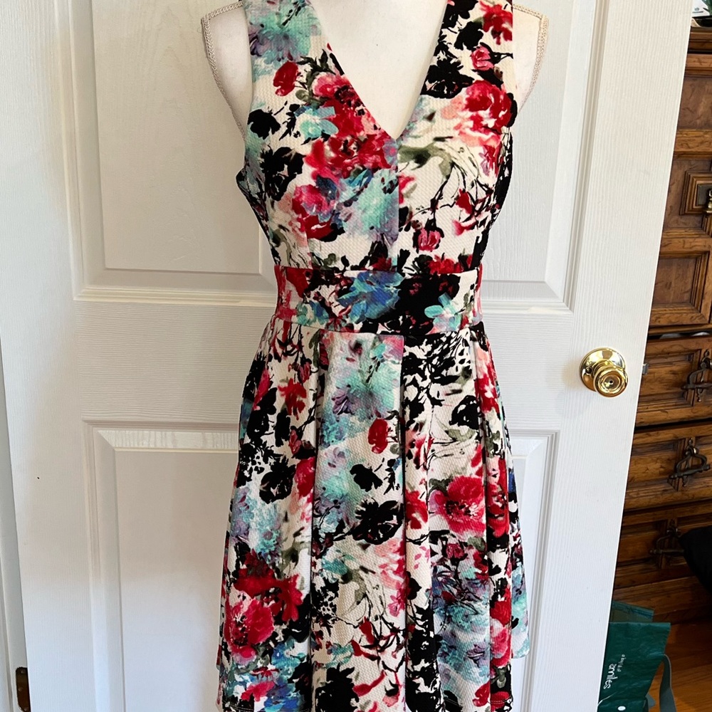 🌸 Haute Monde Women’s Floral Dress – Large
Effortless Elegance. Everyday Comfort
